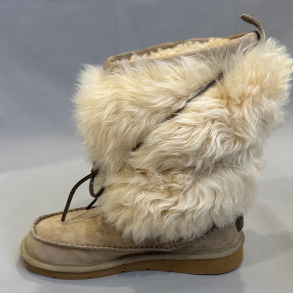 UGG Australia Rainier Beaded Fur-Trim Shearling Boots (SN 5189) — Women’s 8 - Picture 8 of 11